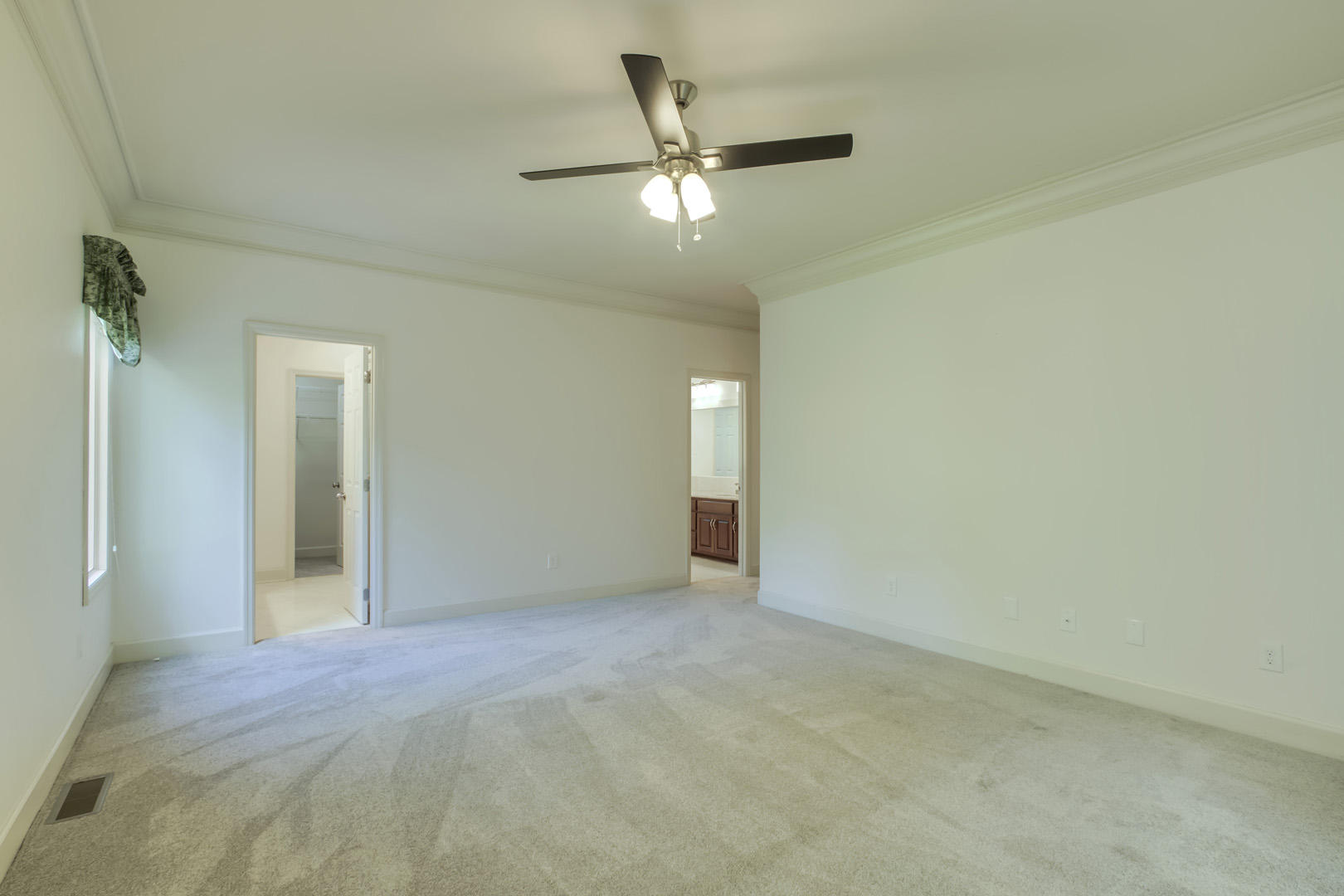 141 Baypath Drive Oak Ridge, TN 37830 - Photo 19 of 40 19_BaypathDrive_141_MasterBedroom02