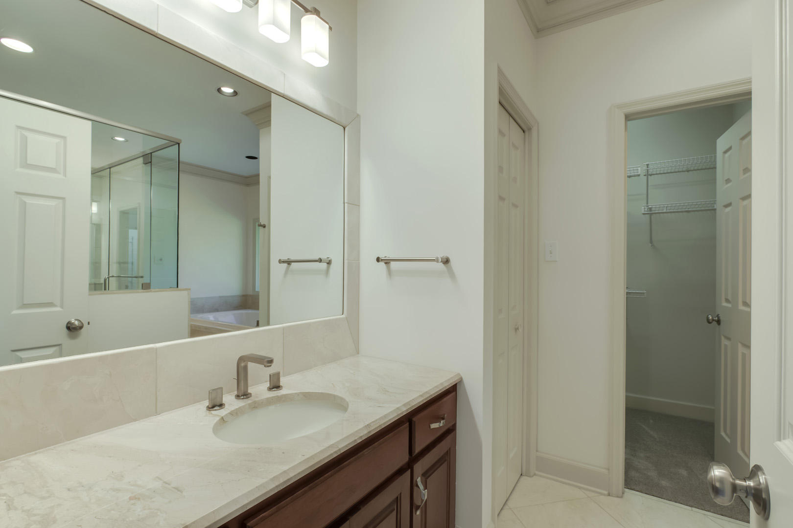 141 Baypath Drive Oak Ridge, TN 37830 - Photo 20 of 40 20_BaypathDrive_141_MasterBath01