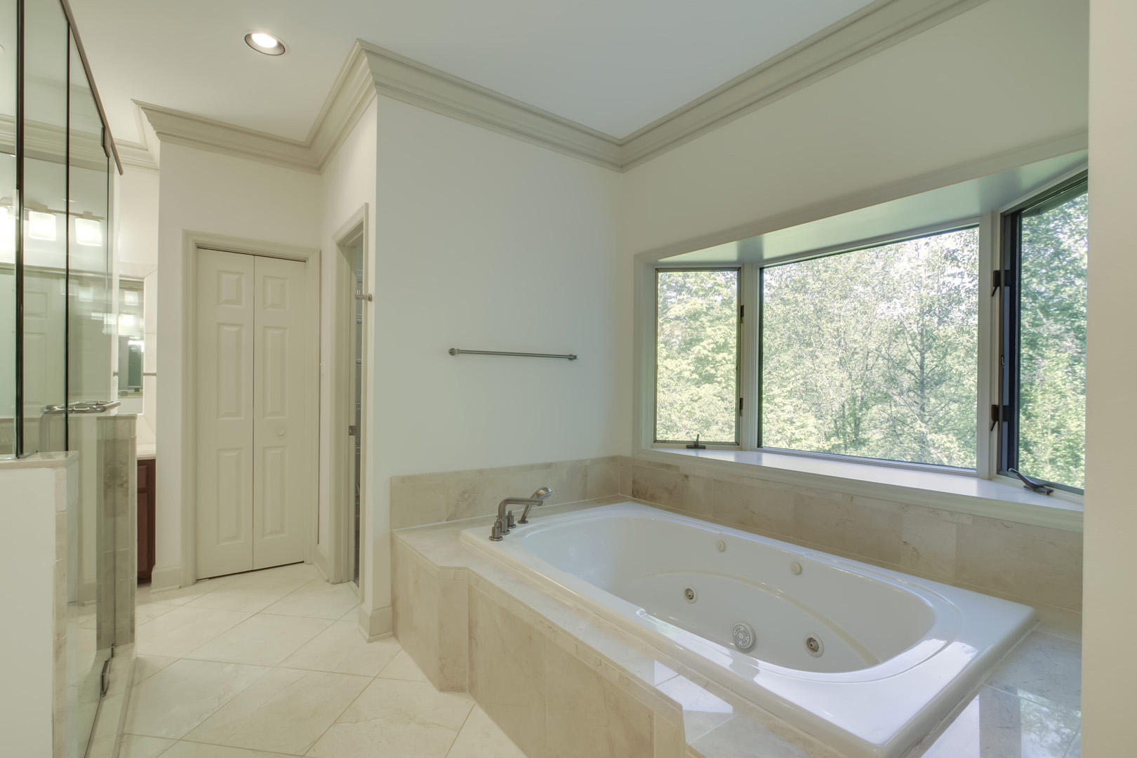 141 Baypath Drive Oak Ridge, TN 37830 - Photo 22 of 40 22_BaypathDrive_141_MasterBath03