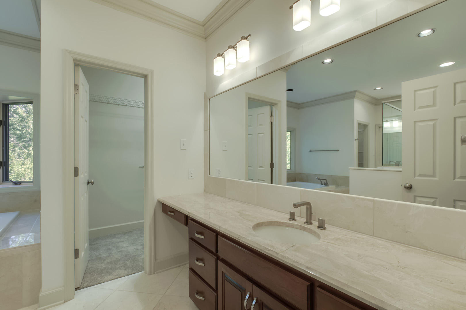 141 Baypath Drive Oak Ridge, TN 37830 - Photo 23 of 40 23_BaypathDrive_141_MasterBath04