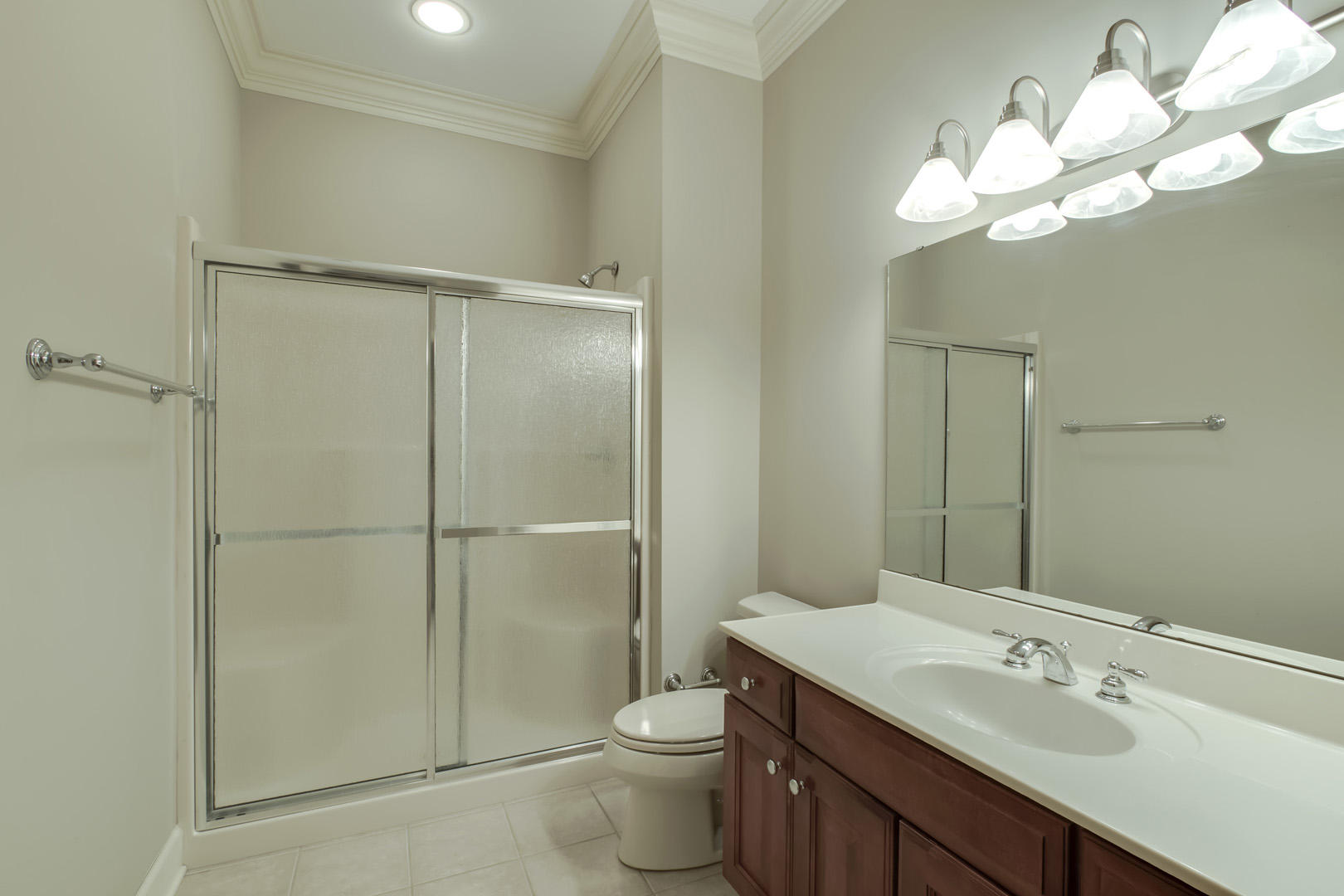 141 Baypath Drive Oak Ridge, TN 37830 - Photo 32 of 40 32_BaypathDrive_141_GuestBath4