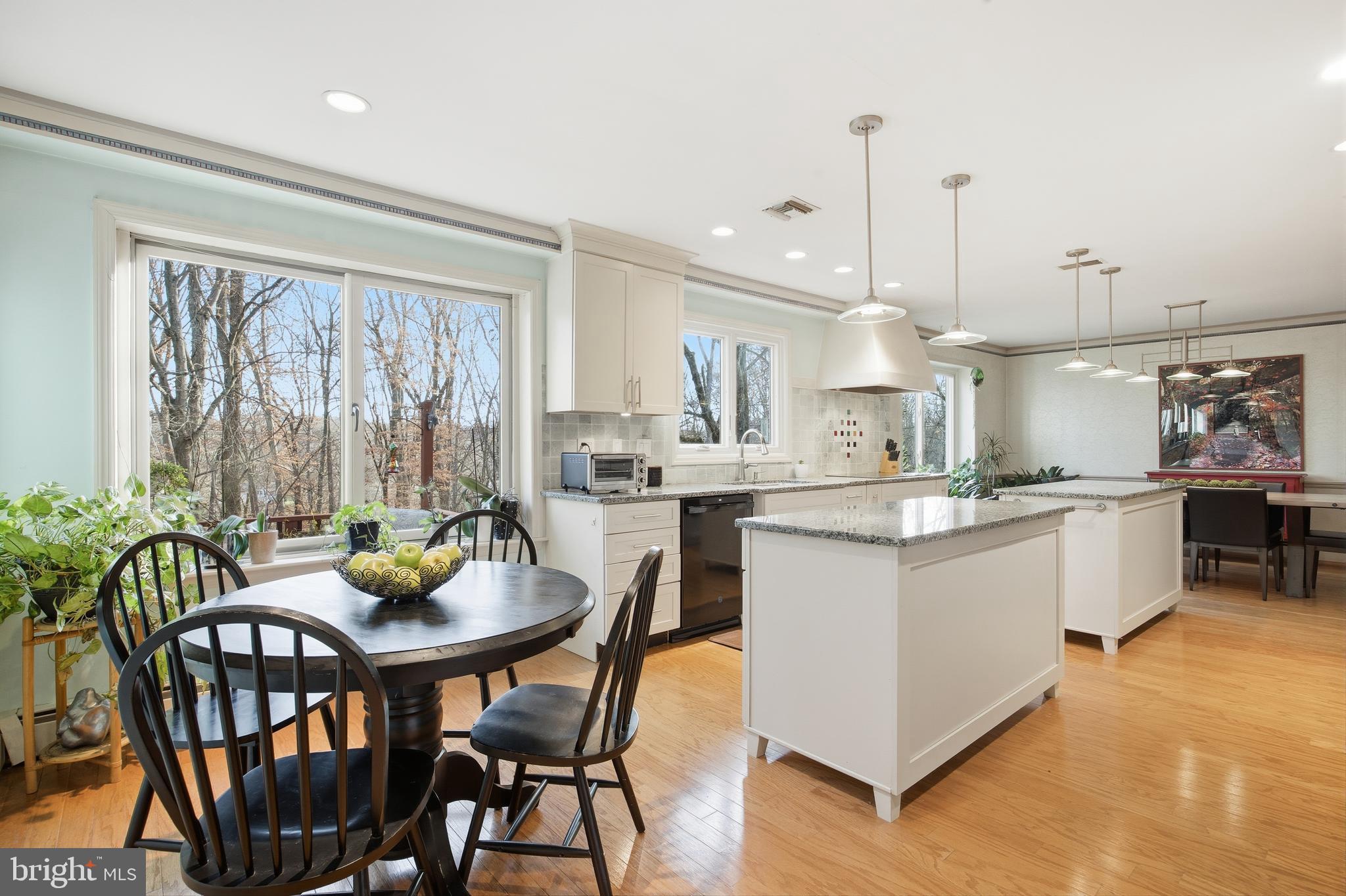 460 Rocksville Road Southampton, PA 18966 - Photo 8 of 59 a kitchen with a table and chairs in it