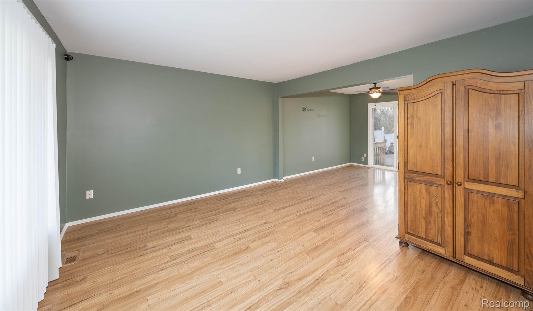 45201 Rudgate Road Canton, MI 48188 - Photo 3 of 40 Gallery Image 3