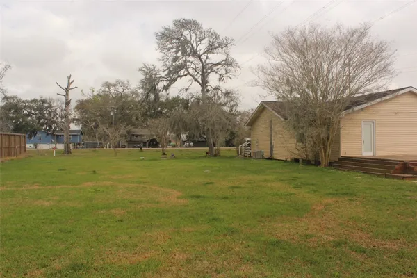 $2,200 | 6377 County Road 659, Brazoria, TX 77422