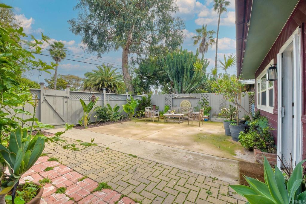 476 La Veta Avenue Encinitas, CA 92024 - Photo 5 of 24 a view of a backyard with sitting area
