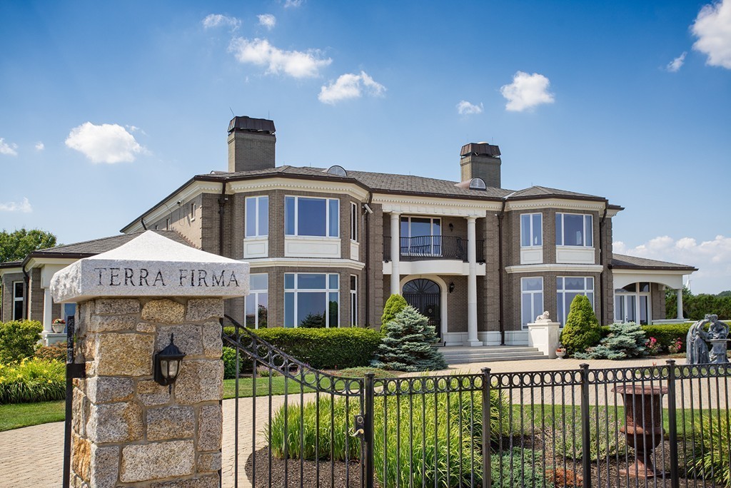 129 Atlantic Road Gloucester, MA 01930 - Photo 4 of 21