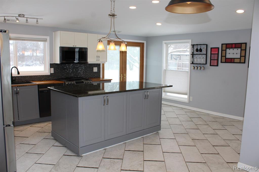 896 Grace Avenue Rochester Hills, MI 48307 - Photo 17 of 24