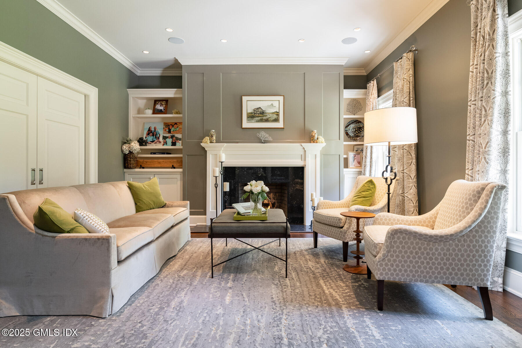10 Birch Lane Greenwich, CT 06830 - Photo 5 of 30 LIVING ROOM