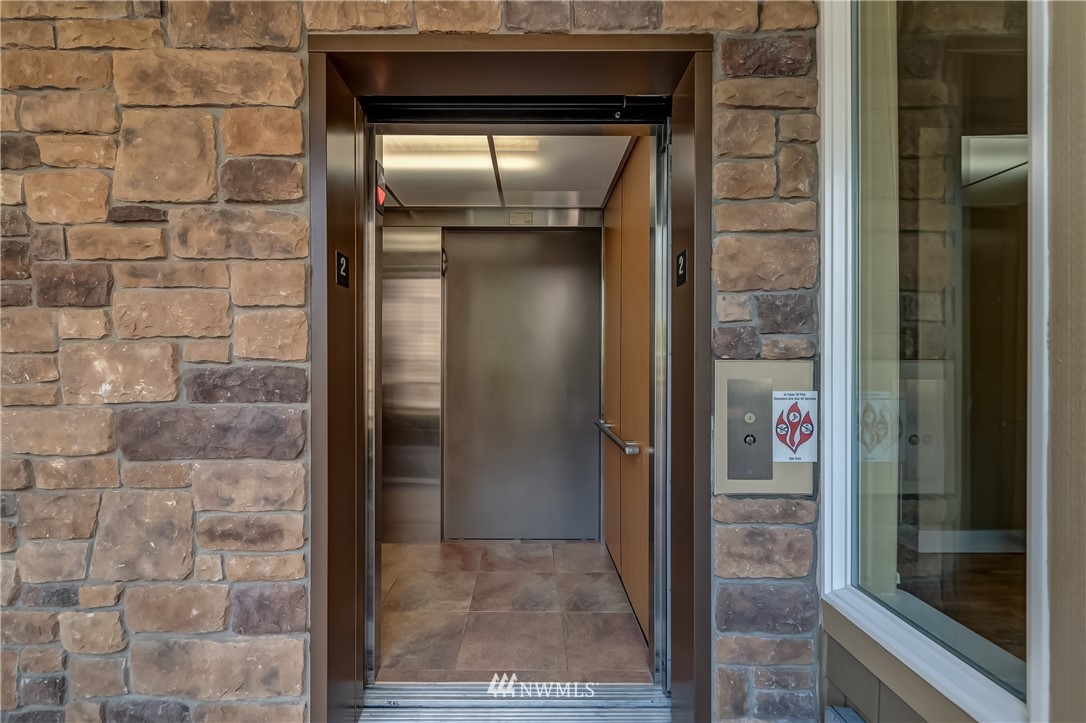 601 North State Street, Unit 101 Bellingham, WA 98225 - Photo 4 of 18