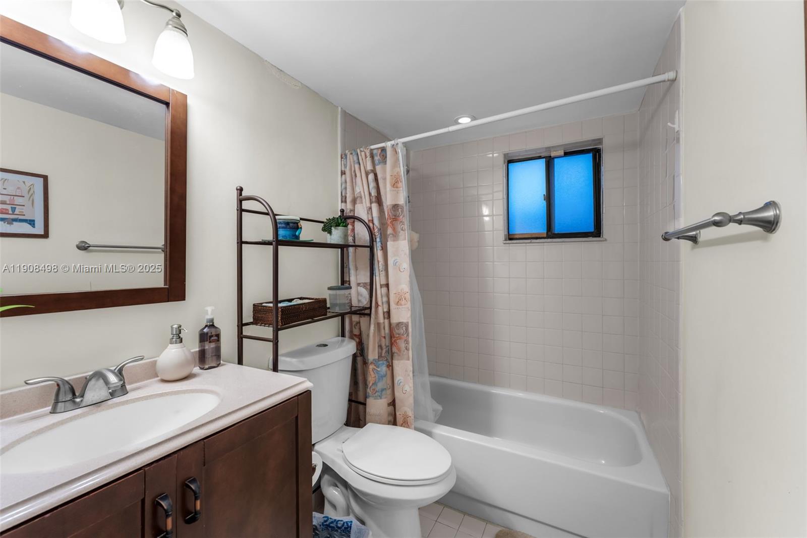 8650 Southwest 133rd Avenue Road, Unit 216 Miami, FL 33183 - Photo 13 of 36 Second bathroom with a tub.