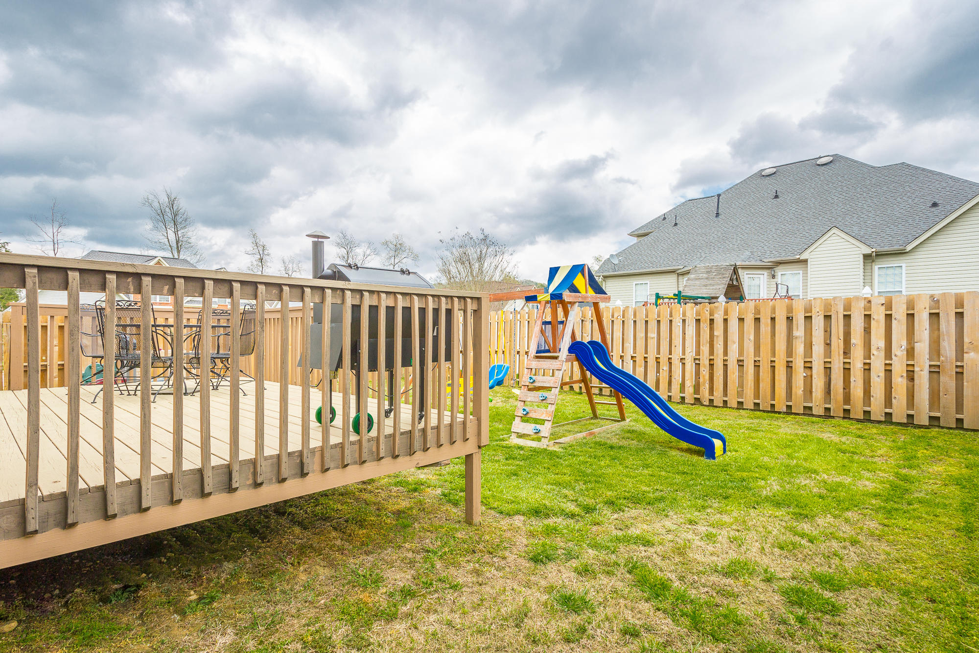 8584 Pershing Road Chattanooga, TN 37421 - Photo 44 of 48 Privacy fencing