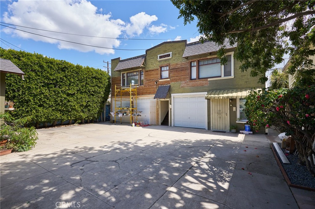 314 Coronado Avenue, Unit A Long Beach, CA 90814 - Photo 13 of 17 Front of the triplex. Currently being painted