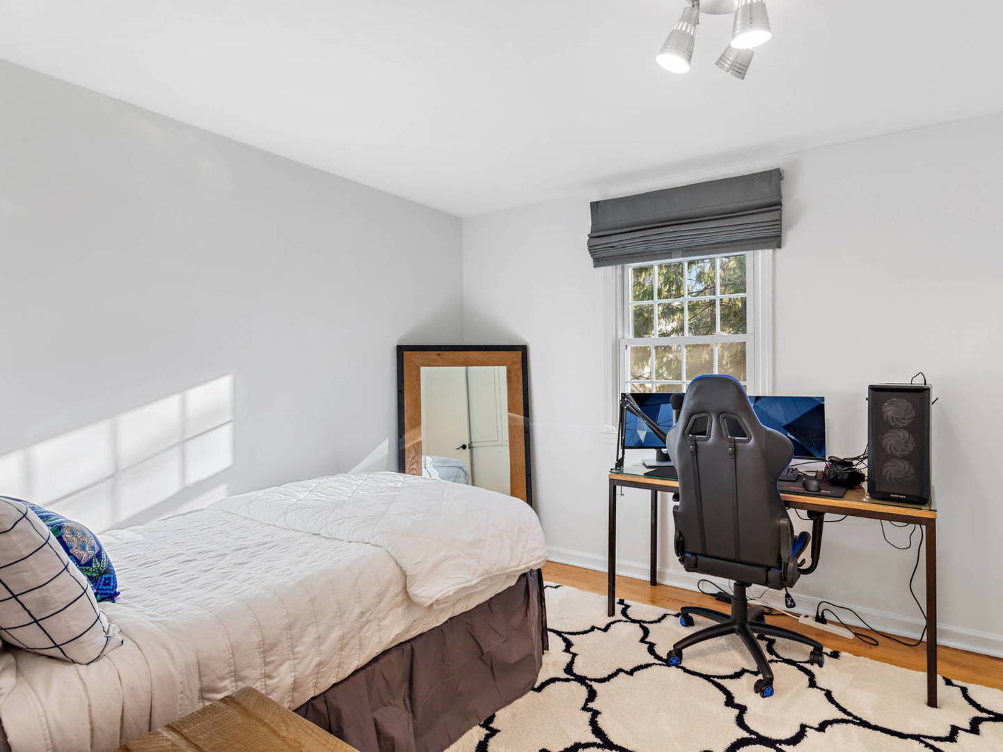 1251 Edgewood Road Lake Forest, IL 60045 - Photo 21 of 32 a bedroom with a bed and a desk
