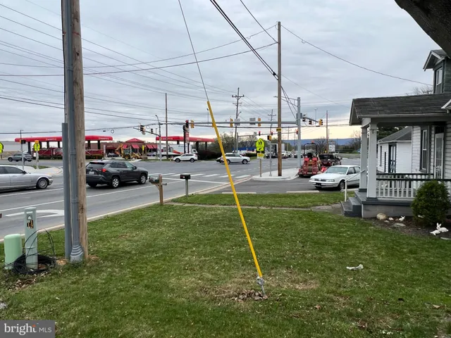 a view of a yard with a tree