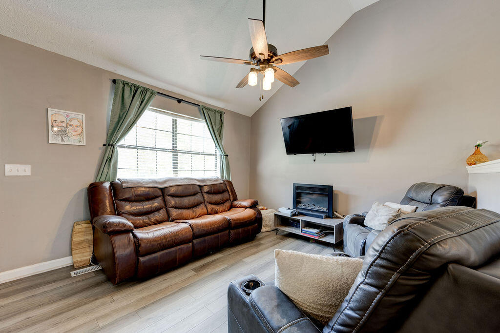 141 Hulsey Drive Ringgold, GA 30736 - Photo 5 of 27 141Hulsey-15