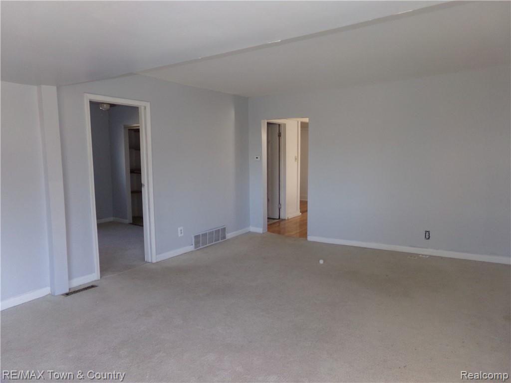 1374 North Seymour Road Flushing, MI 48433 - Photo 6 of 18 105_0813.JPG