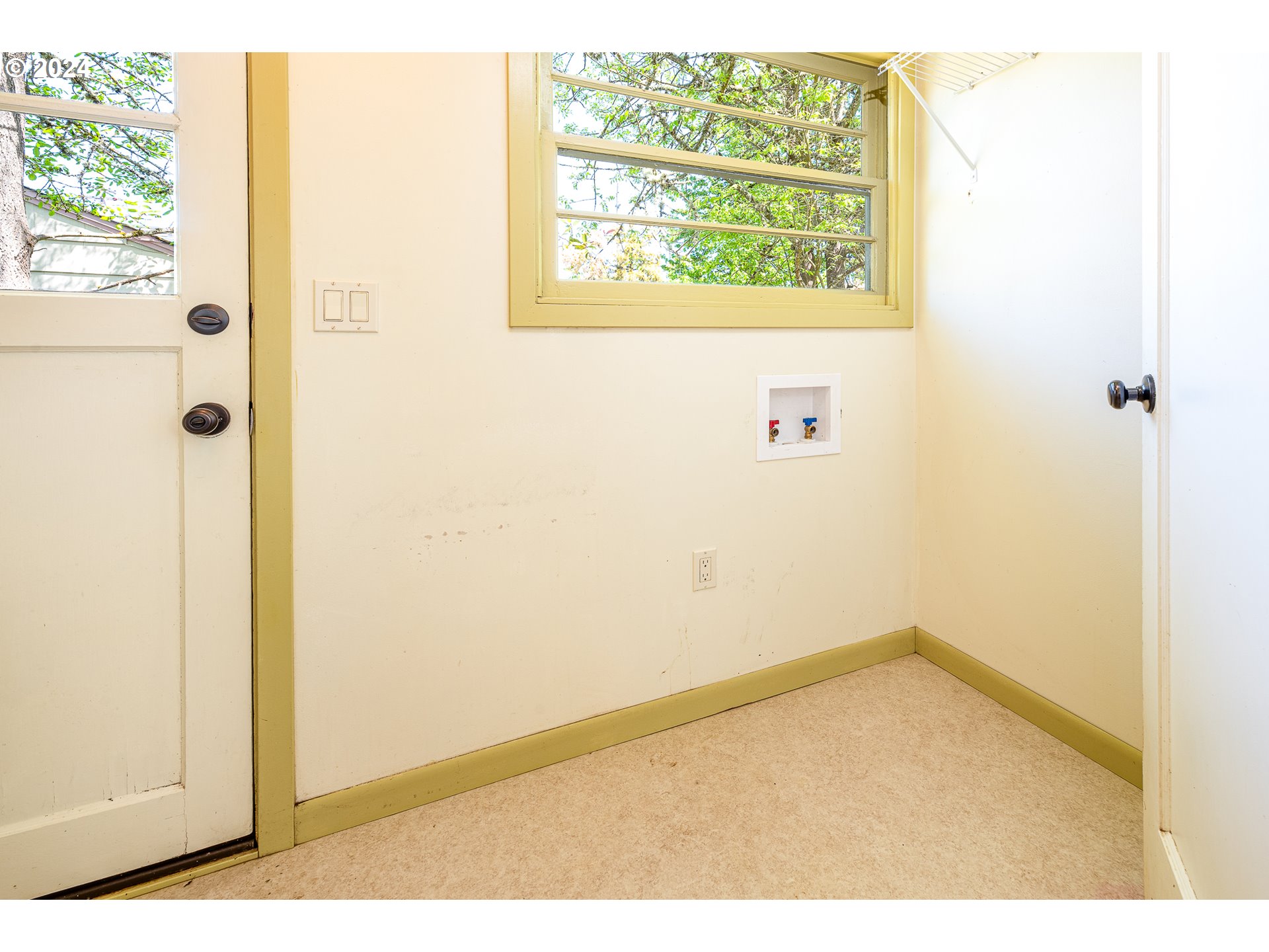 2915 Mill Street Eugene, OR 97405 - Photo 17 of 37 a view of an empty room