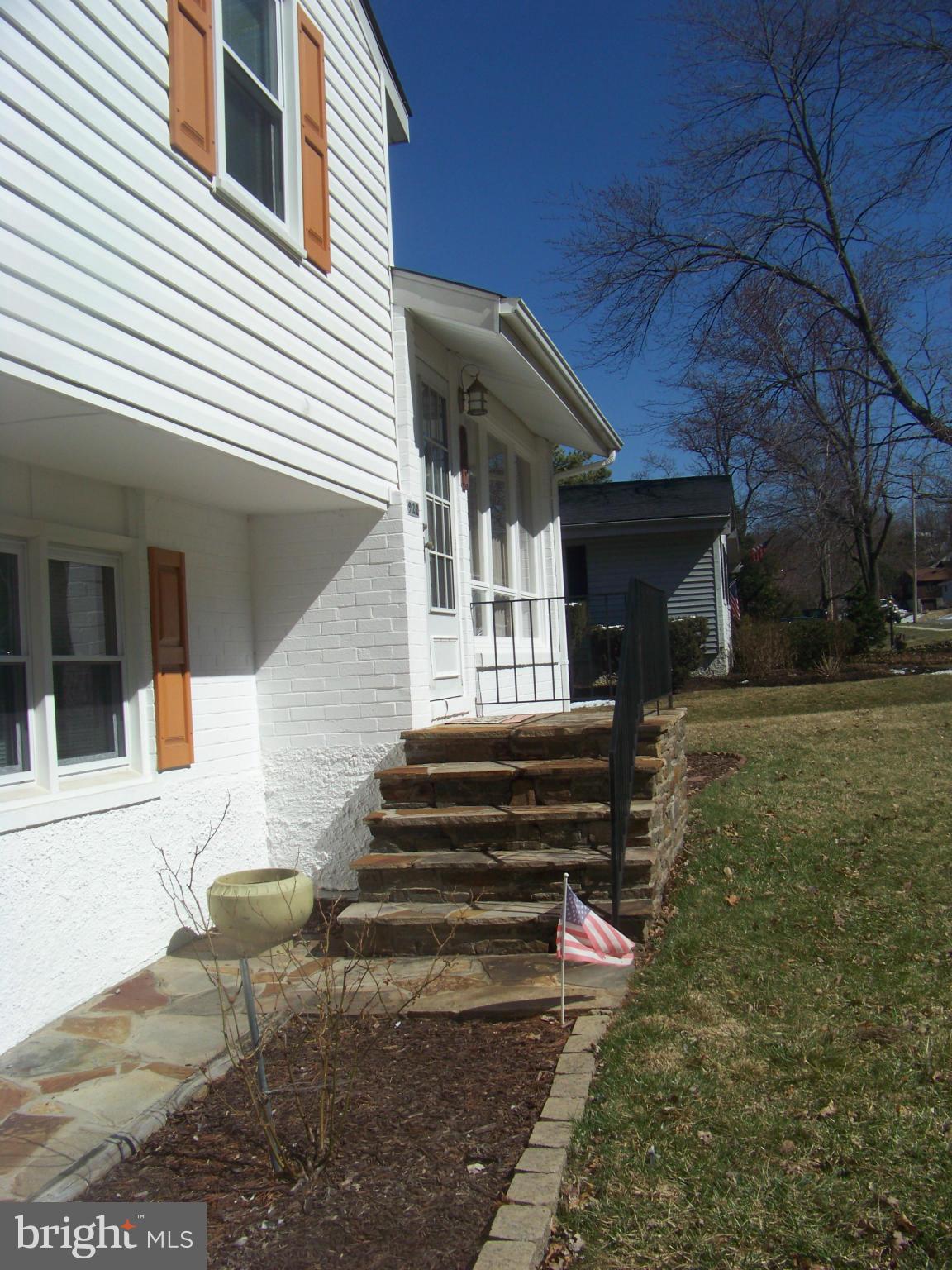 922 Cromwell Bridge Road Towson, MD 21286 - Photo 2 of 14 Exterior (Front)