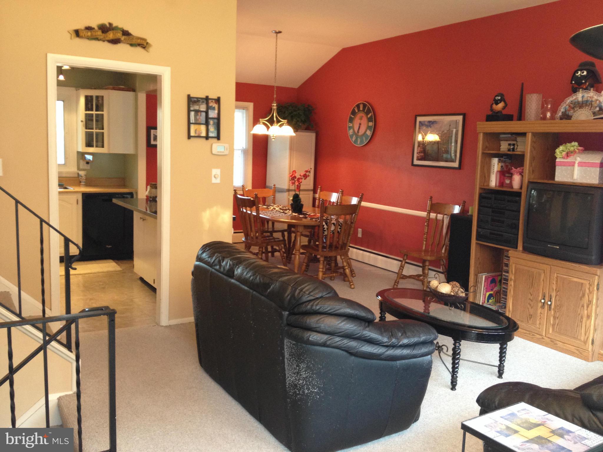 922 Cromwell Bridge Road Towson, MD 21286 - Photo 14 of 14 Living Room