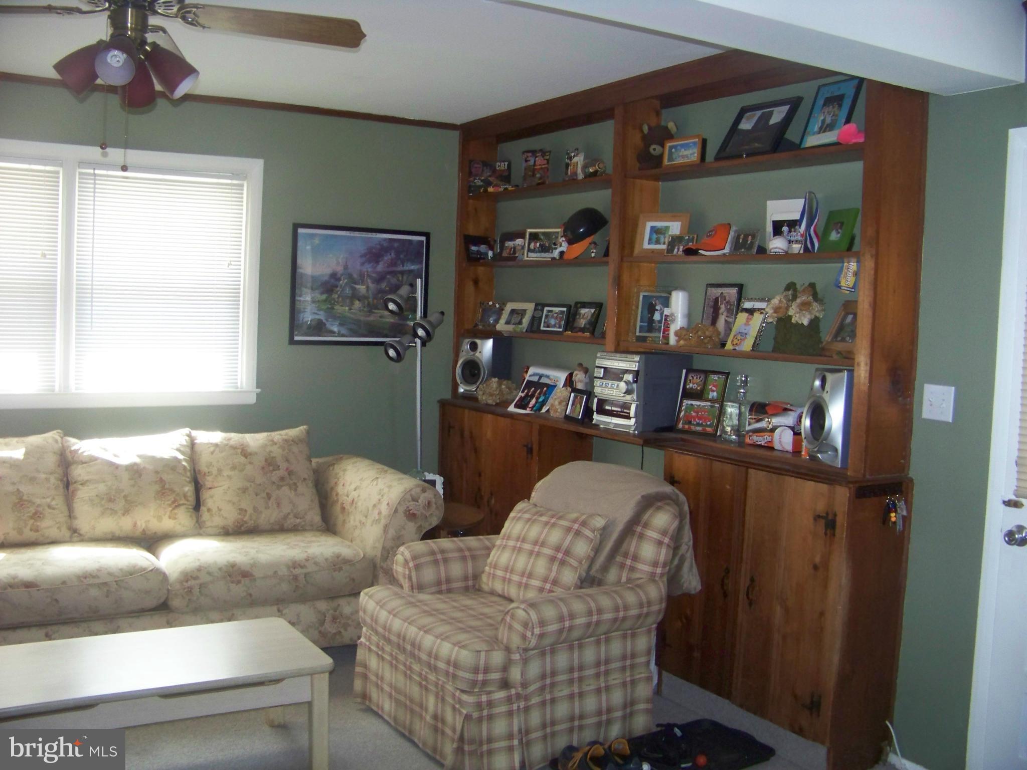 922 Cromwell Bridge Road Towson, MD 21286 - Photo 7 of 14 Family Room