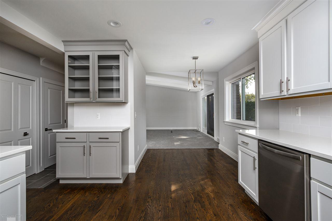 1083 Canterbury Road Grosse Pointe Woods, MI 48236 - Photo 11 of 38