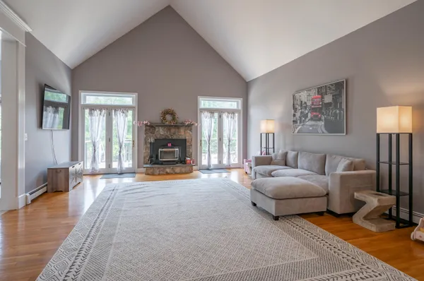 $875,000 | 3 Foxberry Drive, New Boston, NH 03070
