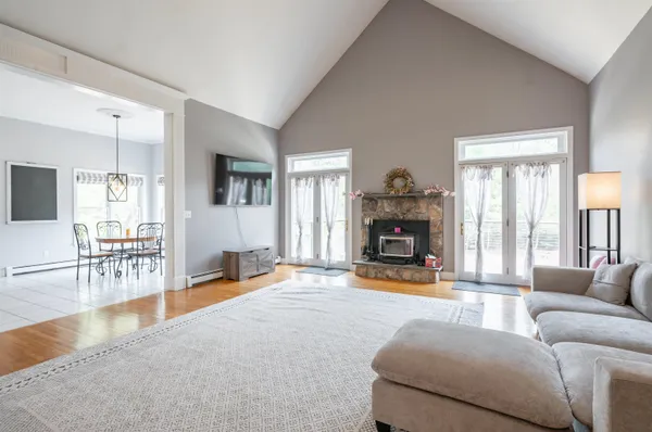 $875,000 | 3 Foxberry Drive, New Boston, NH 03070