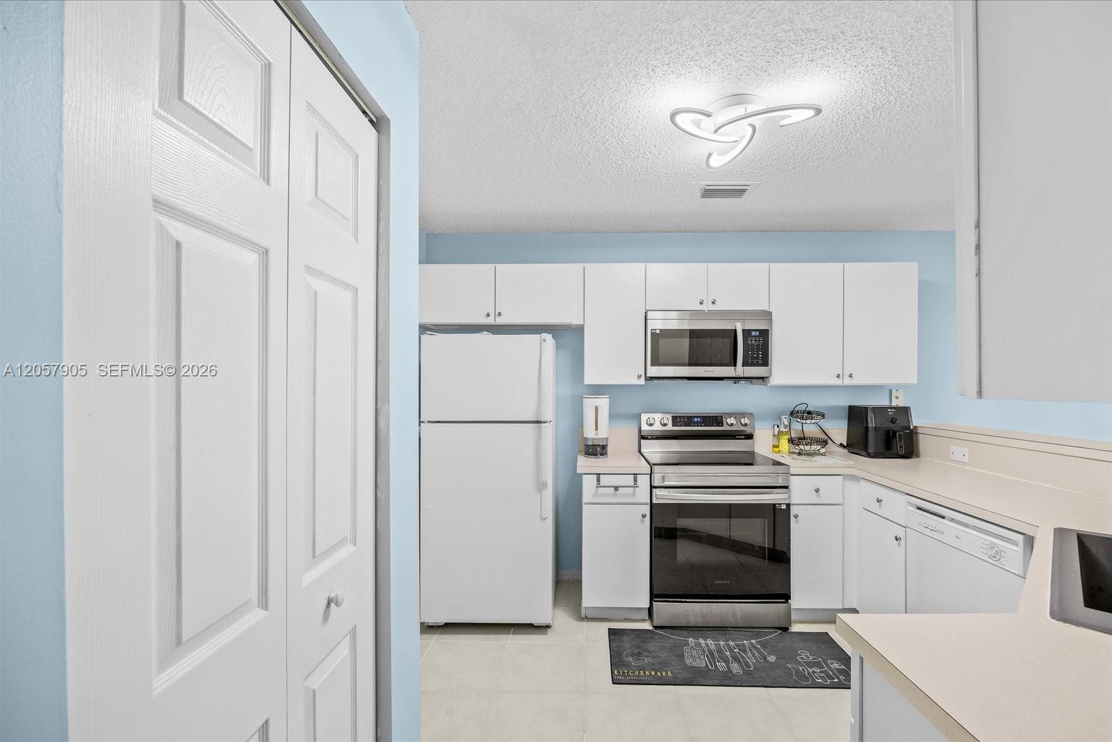 232 Timberwalk Trail Jupiter, FL 33458 - Photo 5 of 38 Gallery Image 5