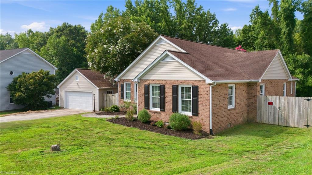 314 Canterbury Road High Point, NC 27262 - Photo 2 of 37