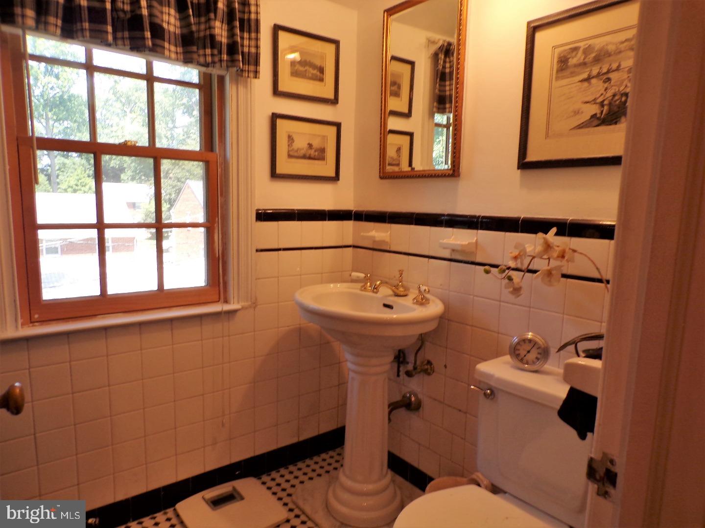 245 Signal Road Drexel Hill, PA 19026 - Photo 9 of 25 Bathroom
