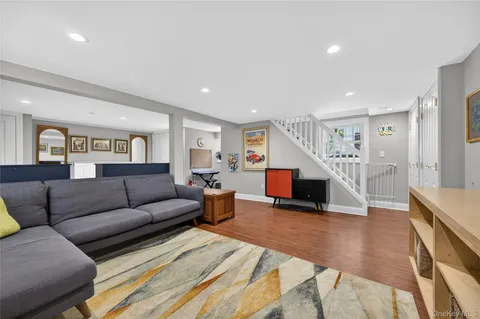 $6,000 | 96 School Street, Oyster Bay, NY 11771