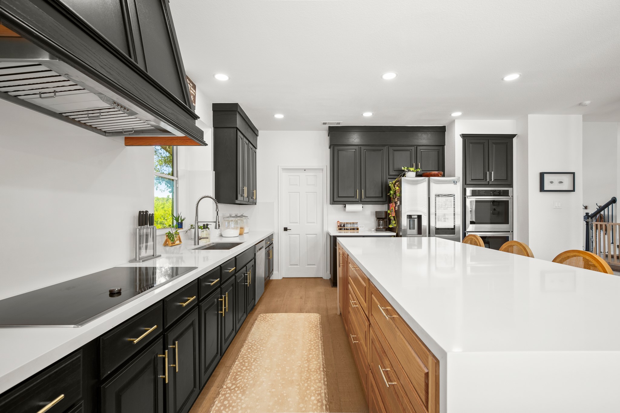 314 Ridge View Drive Georgetown, TX 78628 - Photo 19 of 40 Double ovens are one of those kitchen features you don't fully appreciate until you're hosting a crowd. More cooking space, less juggling, and one more reason this remodeled kitchen is ready for a full house.