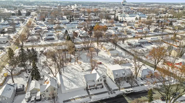 $320,000 | 317 West 1st Street, Waconia, MN 55387