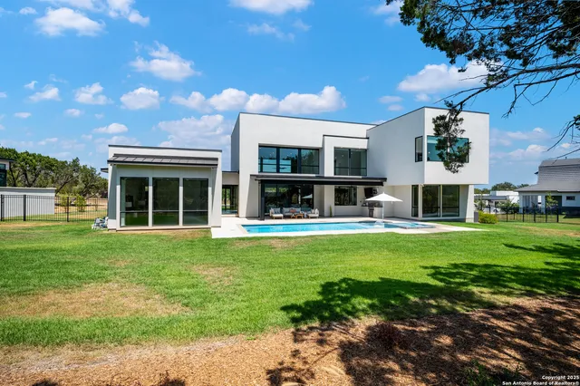 $3,225,000 | 211 Wellesley Hill, Shavano Park, TX 78231