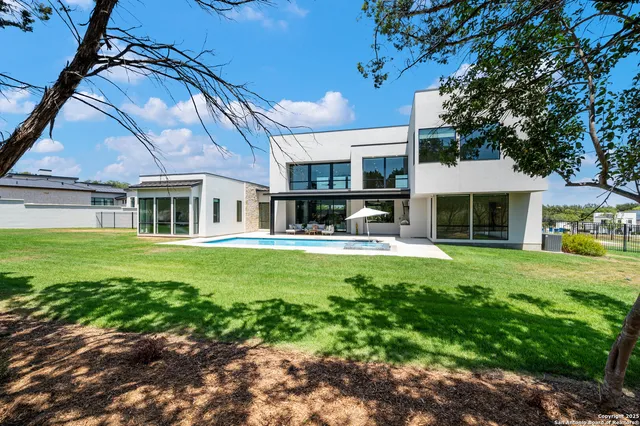 $3,225,000 | 211 Wellesley Hill, Shavano Park, TX 78231