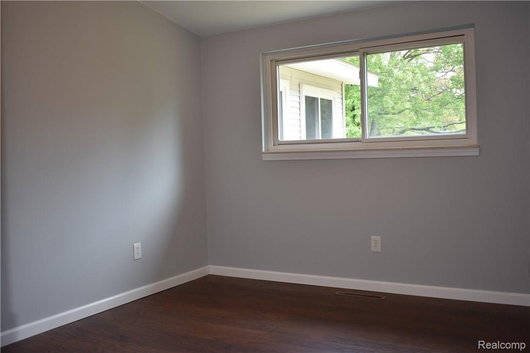 38 Bellarmine Drive Rochester, MI 48309 - Photo 16 of 22 Bedroom