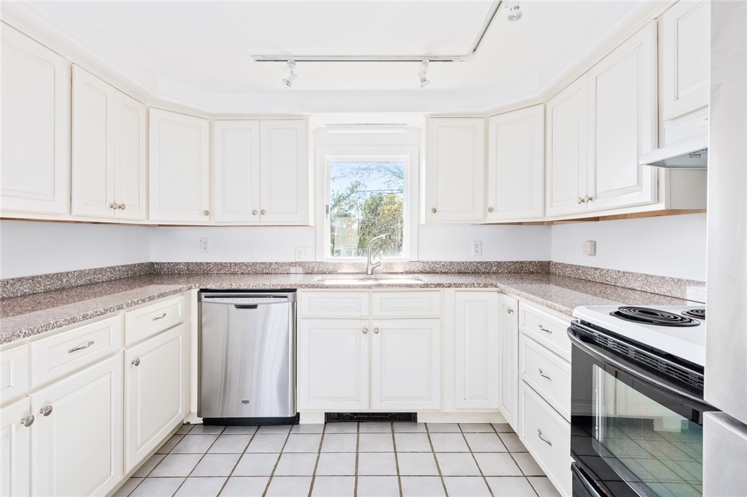 3 Abalone Road Narragansett, RI 02882 - Photo 16 of 32 Kitchen