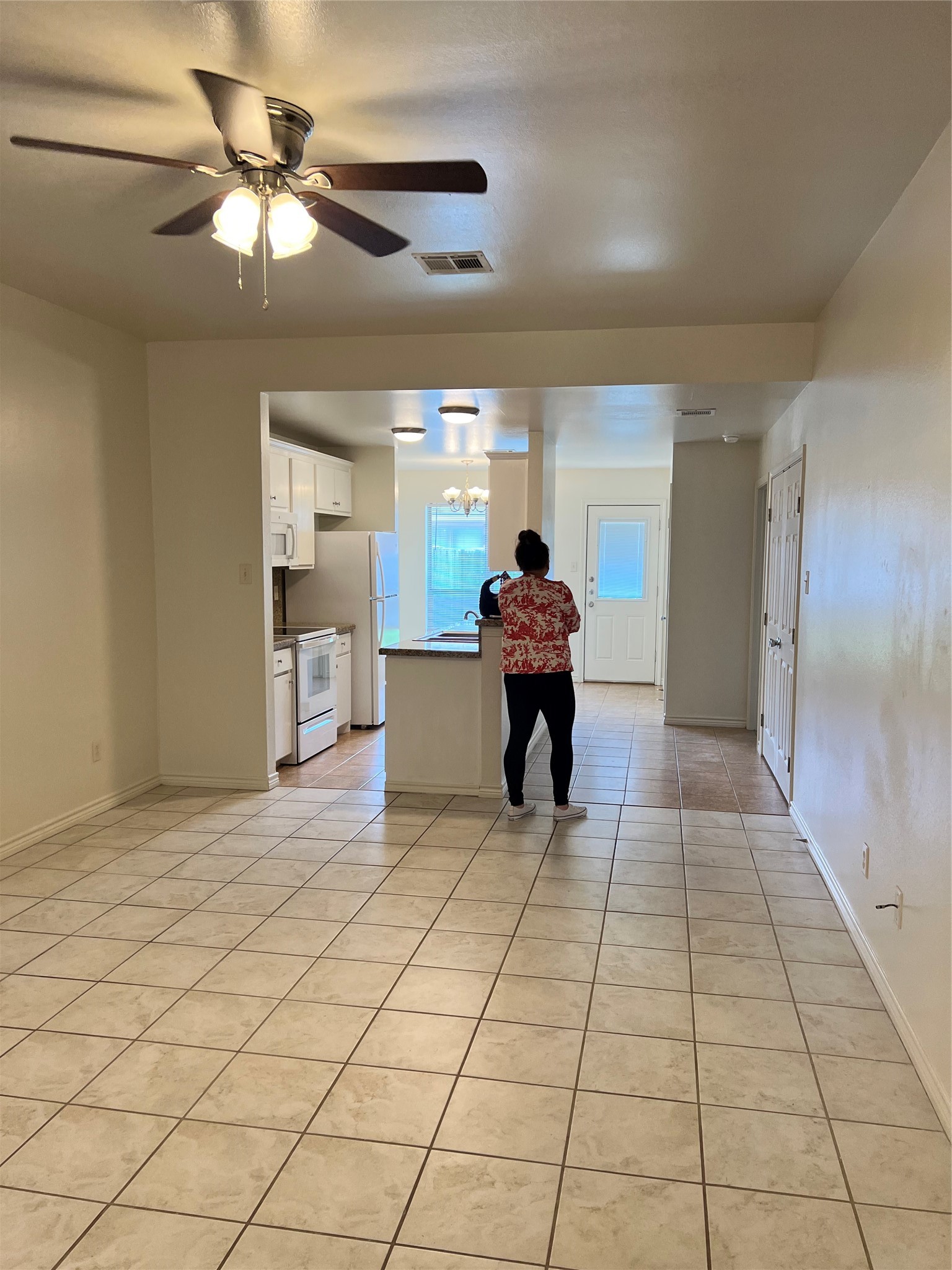 712 Sharp Street Franklin, TX 77856 - Photo 2 of 10