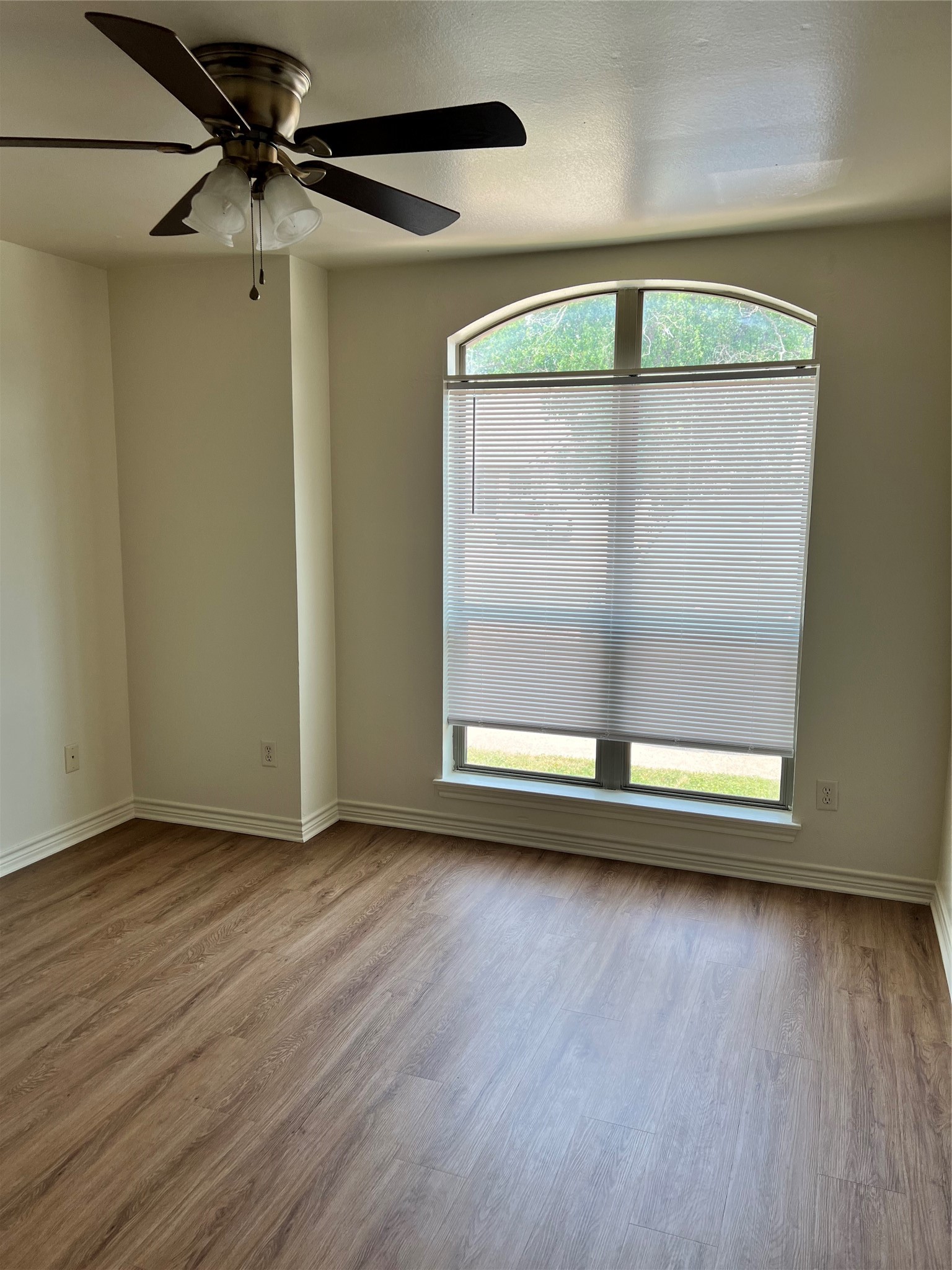 712 Sharp Street Franklin, TX 77856 - Photo 3 of 10