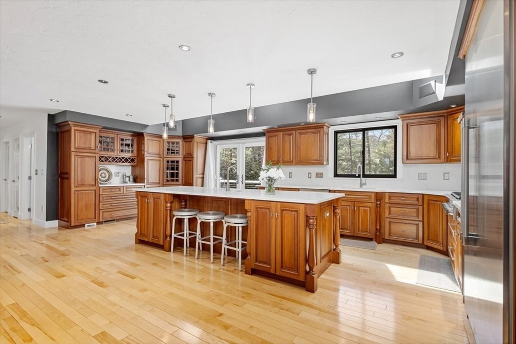 20 Simmons Road Hanover, MA 02339 - Photo 5 of 41