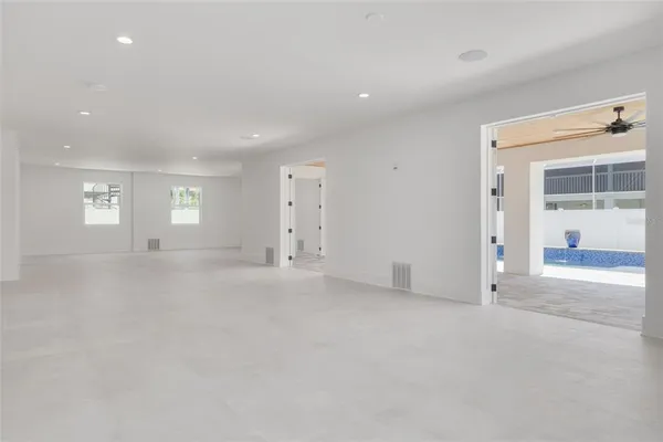 $12,000 | 6012 Kipps Colony Drive East, Gulfport, FL 33707