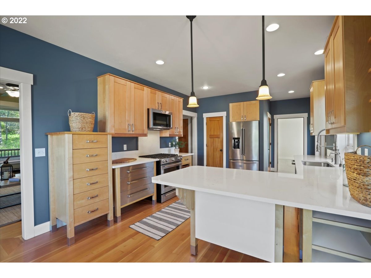 636 Hunter Road Hood River, OR 97031 - Photo 13 of 32 Gallery Image 13