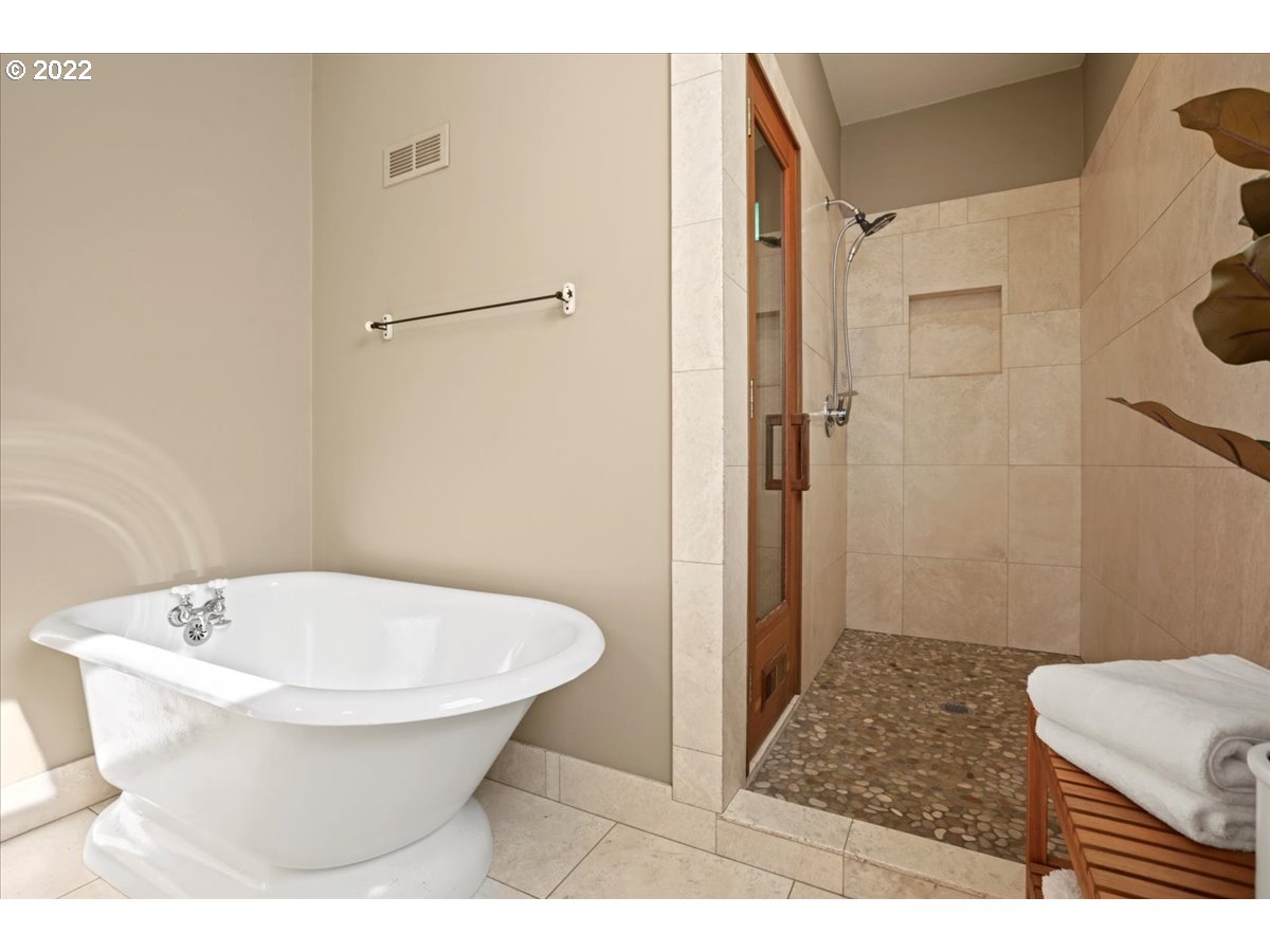636 Hunter Road Hood River, OR 97031 - Photo 21 of 32 Gallery Image 21