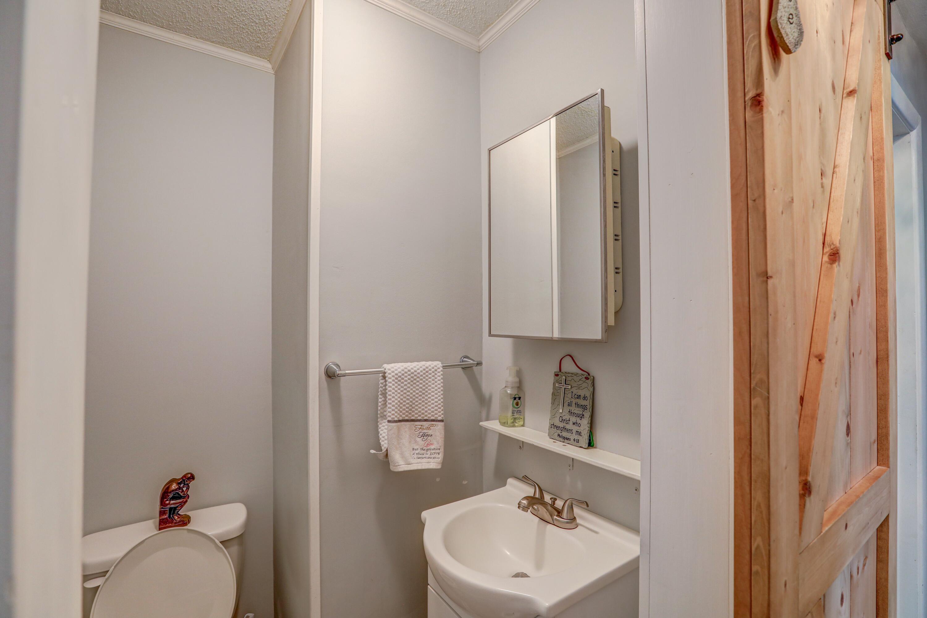 150 Grable Road Bristol, VA 24201 - Photo 17 of 22 150 Grabel Road half bath