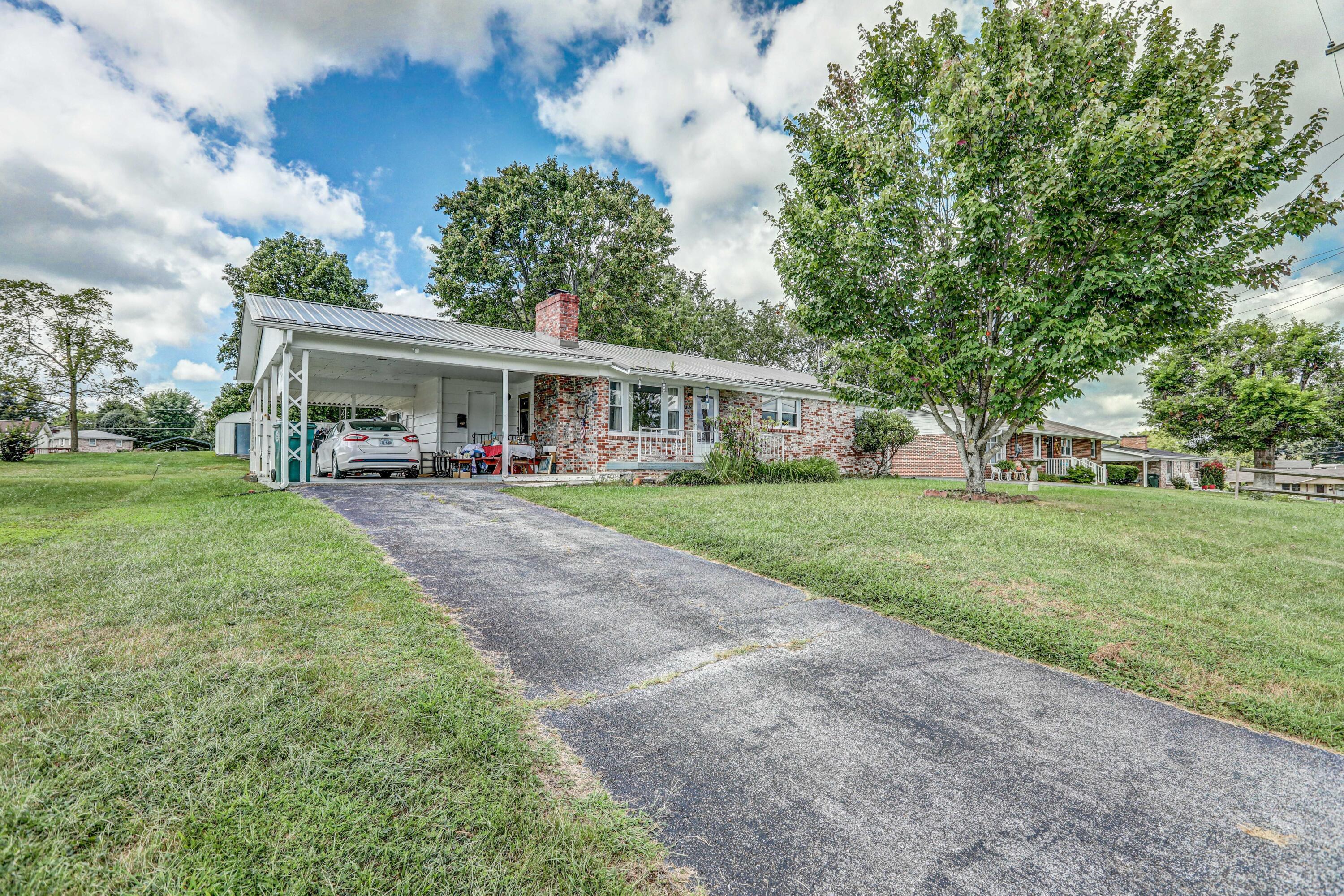 150 Grable Road Bristol, VA 24201 - Photo 2 of 22 New Picture front and driveway for 150 G