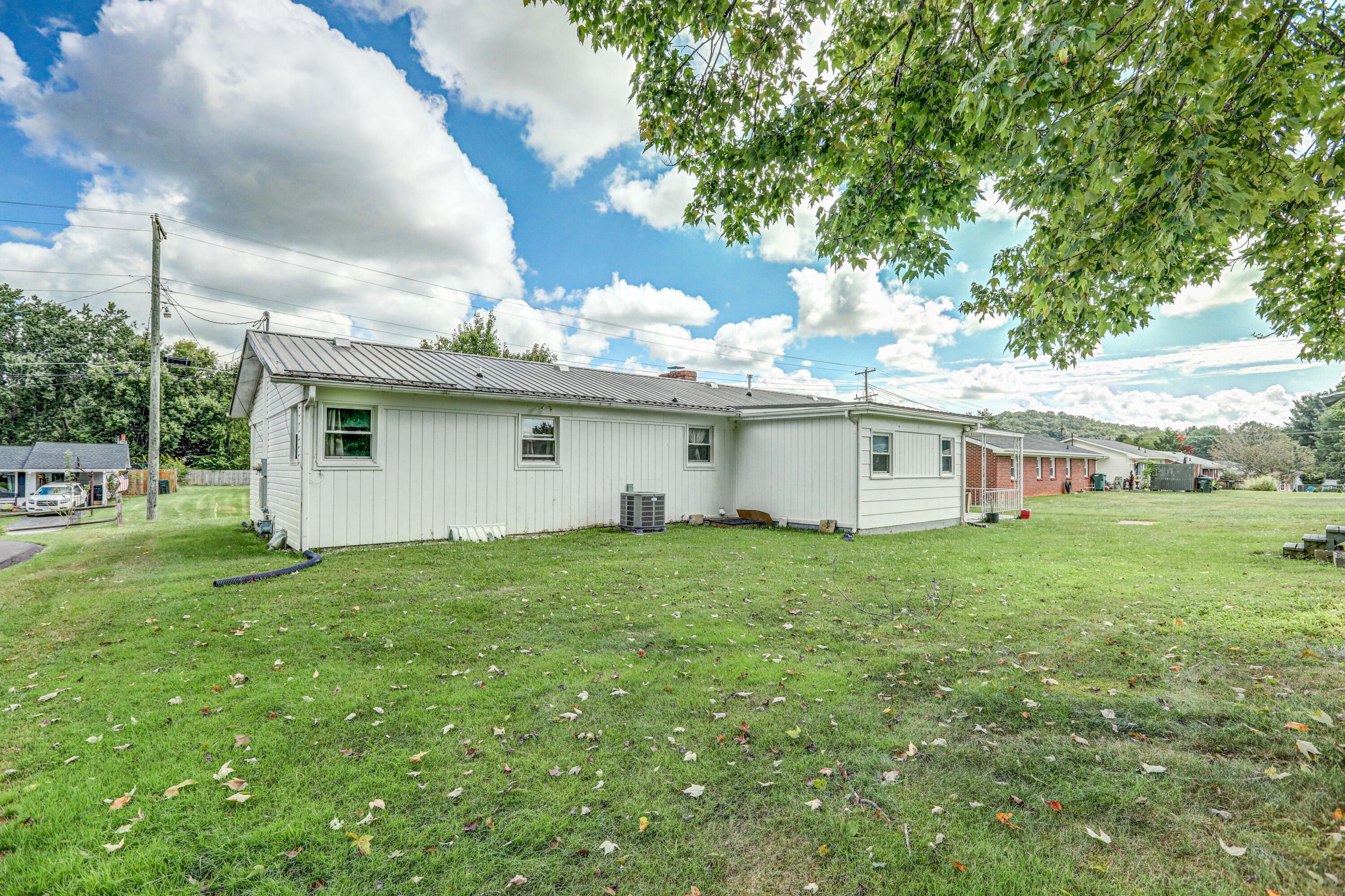 150 Grable Road Bristol, VA 24201 - Photo 5 of 22 150 Grabel Road back of house and yard v