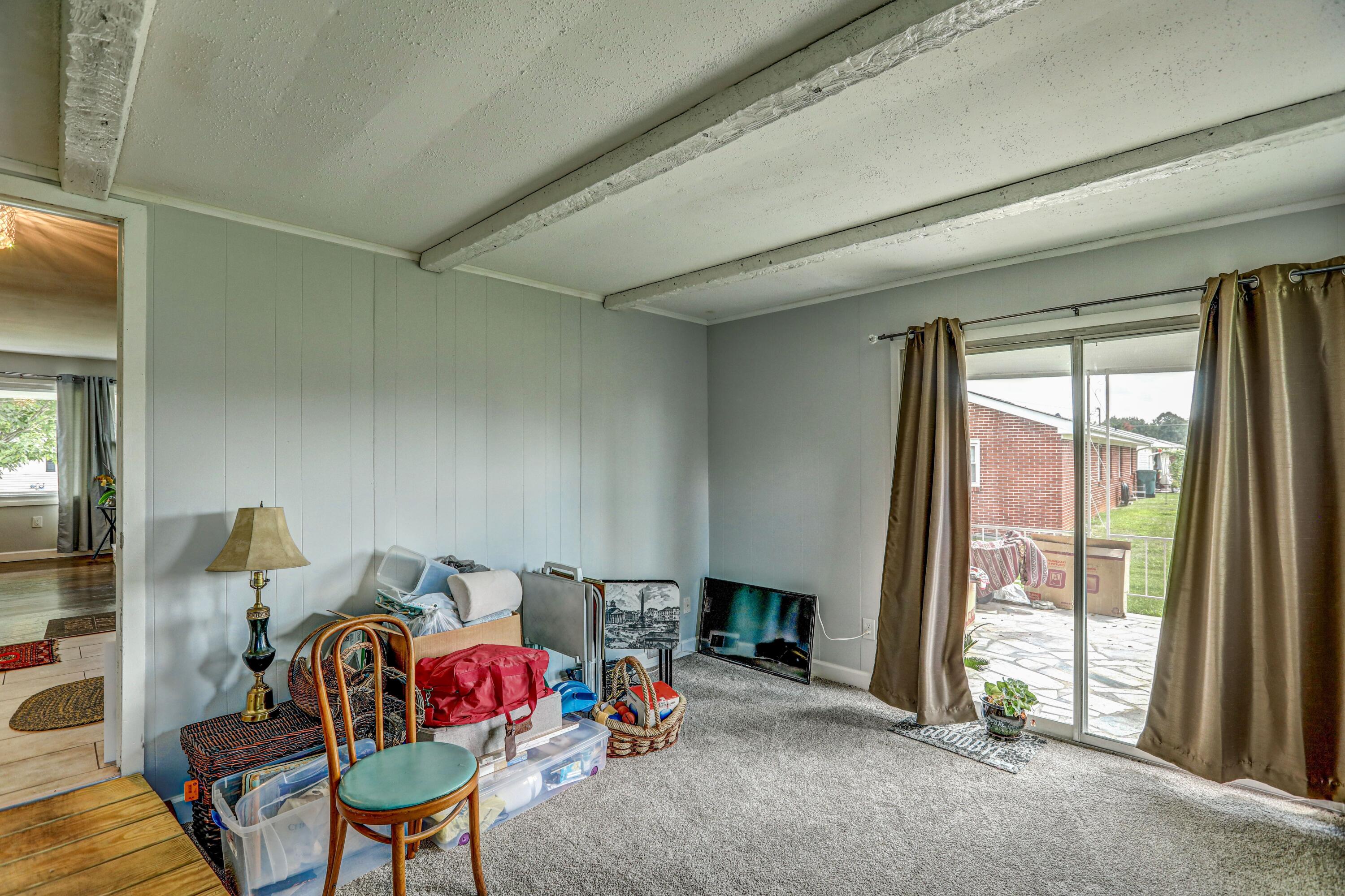150 Grable Road Bristol, VA 24201 - Photo 6 of 22 150 Grael Road sunroom pic 3