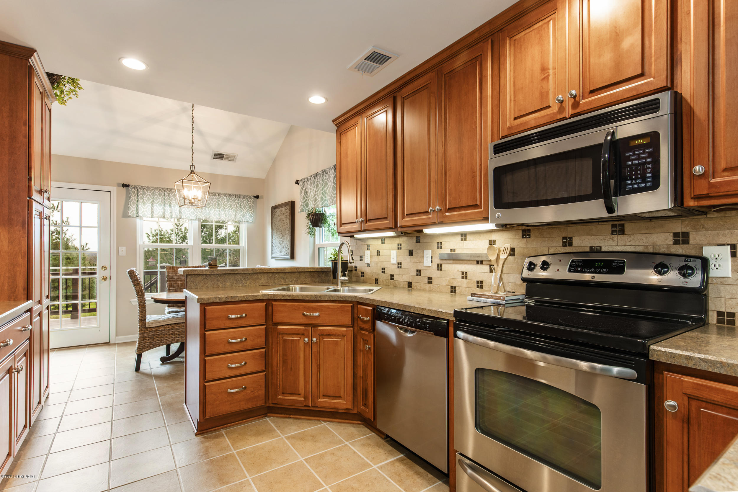 4202 Garden Ridge Road Crestwood, KY 40014 - Photo 18 of 45 17-kitchen