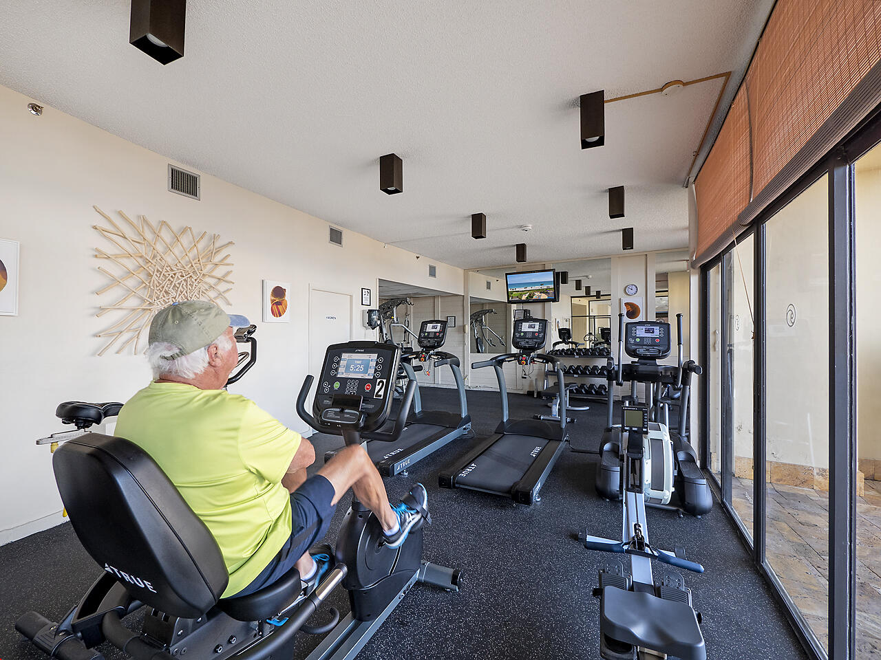 100 Ocean Trail Way, Unit 910 Jupiter, FL 33477 - Photo 24 of 30 a view of a room with gym equipment