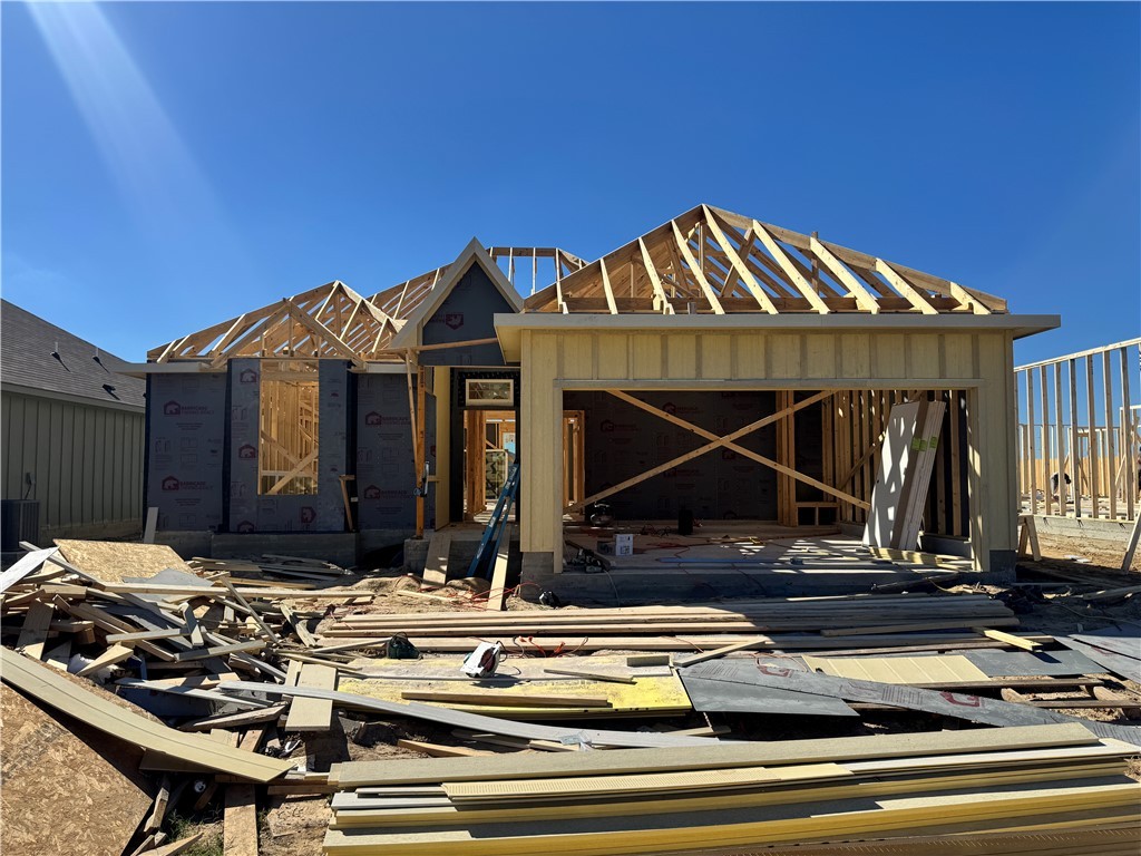 a view of house with car parked